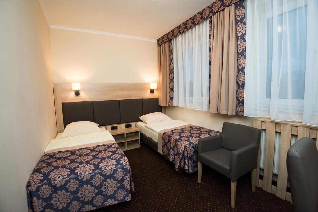 Motel Db2000 Biłgoraj Habitación foto